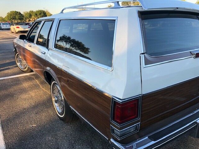 1989 Oldsmobile Custom Cruiser Luxury - photo 12