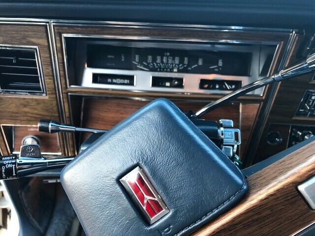 1989 Oldsmobile Custom Cruiser Luxury - photo 2