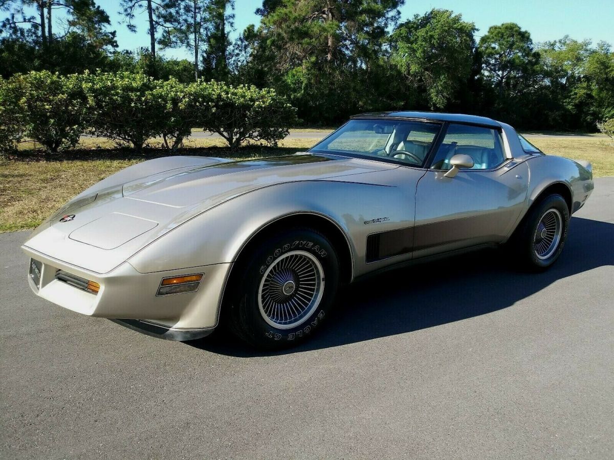 1982 Chevrolet Corvette Collectors Edition - photo 2