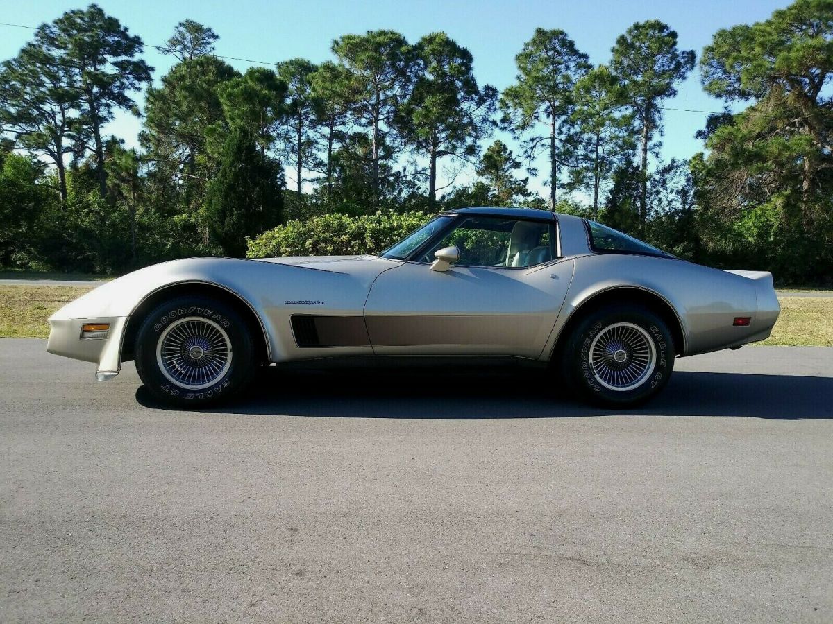 1982 Chevrolet Corvette Collectors Edition - photo 3