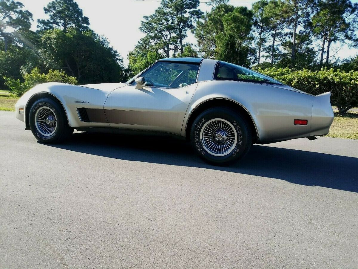 1982 Chevrolet Corvette Collectors Edition - photo 4