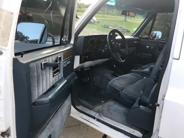 1990 GMC Suburban SLE - photo 4
