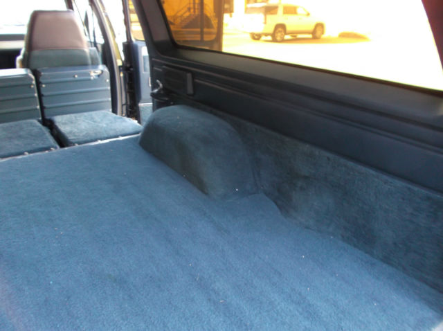 1987 Chevrolet Suburban Custom Deluxe Sport Utility 4-Door - photo 13