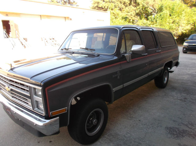 1987 Chevrolet Suburban Custom Deluxe Sport Utility 4-Door - photo 3