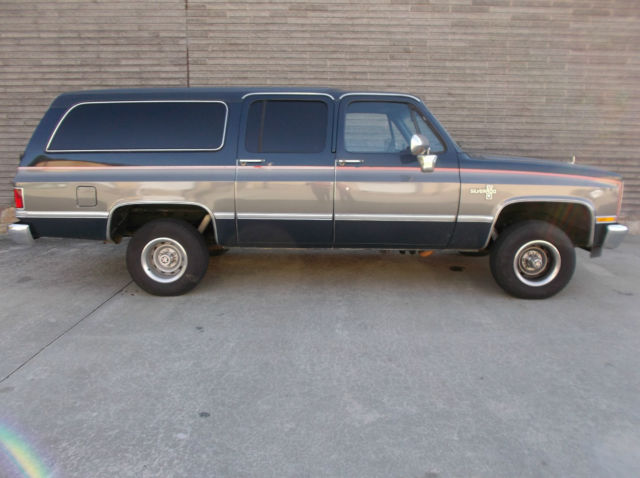 1987 Chevrolet Suburban Custom Deluxe Sport Utility 4-Door - photo 5