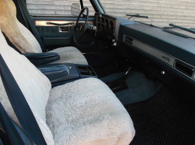 1987 Chevrolet Suburban Custom Deluxe Sport Utility 4-Door - photo 8