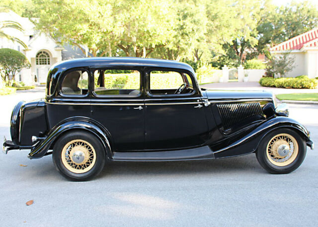 1934 Ford DELUXE FORDOR RESTORED - FLATHEAD V-8 - 83K MI - photo 2