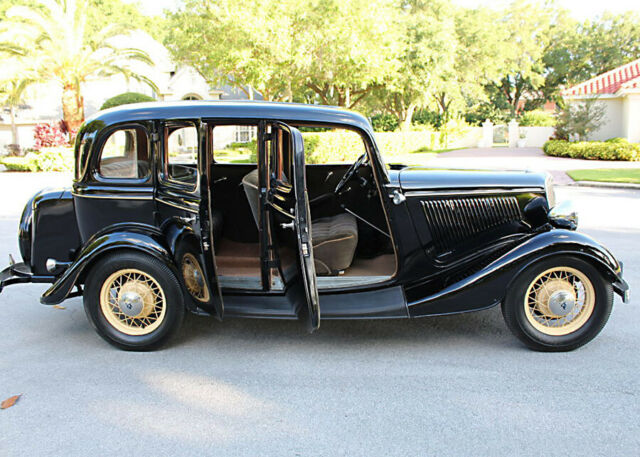 1934 Ford DELUXE FORDOR RESTORED - FLATHEAD V-8 - 83K MI - photo 3