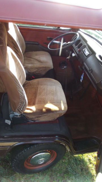 1978 Volkswagen Bus/Vanagon CHAMPAGNE EDITION- REBUILT ENGINE - SUNROOF - photo 8