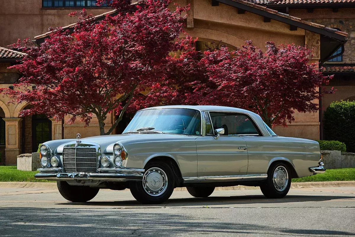 Sunroof, Floor Shift, Ready To Enjoy 1971 Mercedes-Benz 280SE 3.5 V8 Coupe