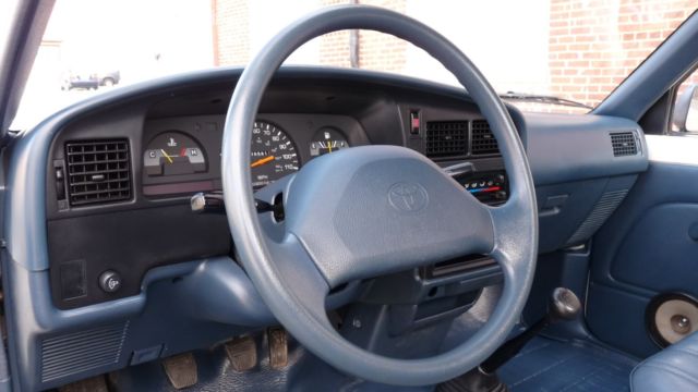 1992 Toyota Pickup DX - photo 12