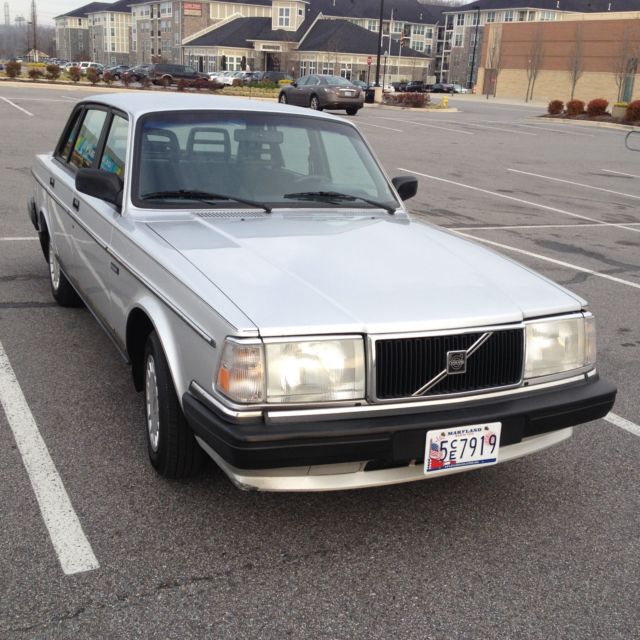 1991 Volvo 240 DL 4 Door Sedan - photo 2
