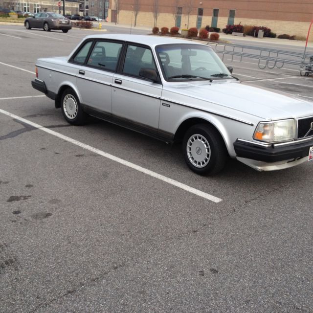 1991 Volvo 240 DL 4 Door Sedan - photo 3