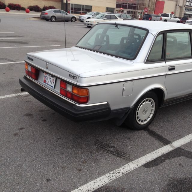 1991 Volvo 240 DL 4 Door Sedan - photo 4