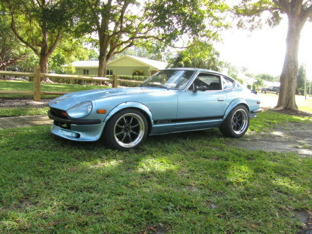 super clean can dailly drive without any issues with a/c on 5spd 1977 Datsun Z-Series
