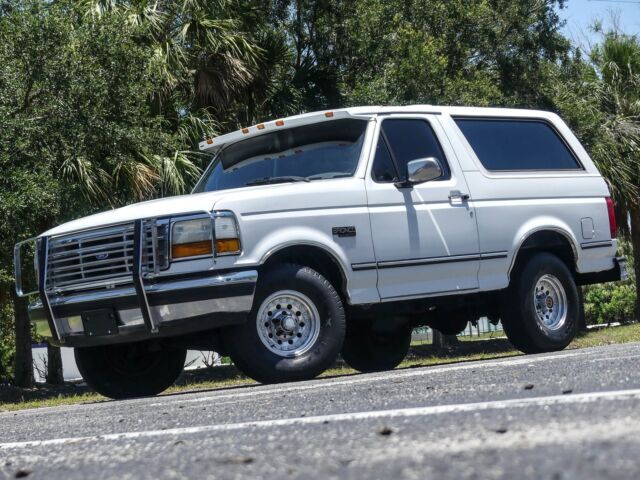 Super clean full-size Bronco! 351 CID V8 and auto transmission. Classic 4x4 SUV 1992 Ford Bronco XLT