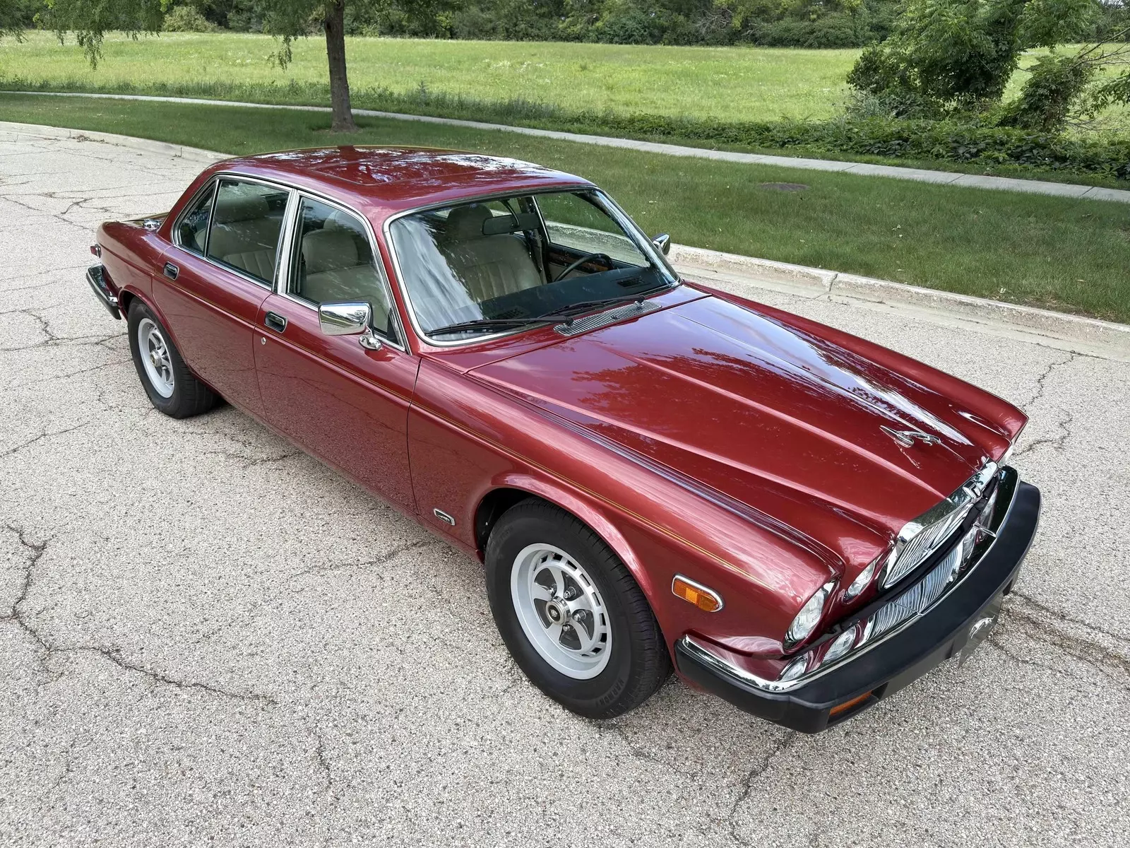 Super clean magnificent example of a series III Vanden Plas 1987 Jaguar XJ-6 Series III