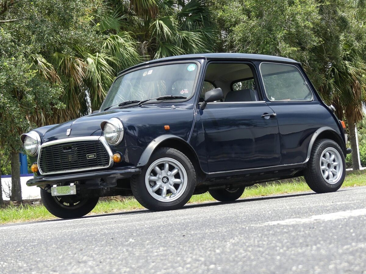 Super clean MINI! Great color combination. Fun, right hand drive classic car! 1991 Mini Cooper Cooper