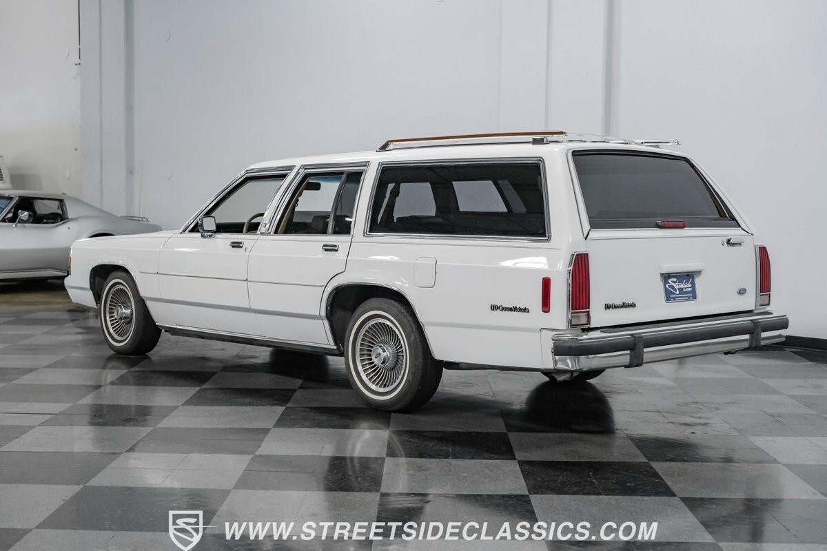 1990 Ford LTD Crown Victoria Wagon - photo 9