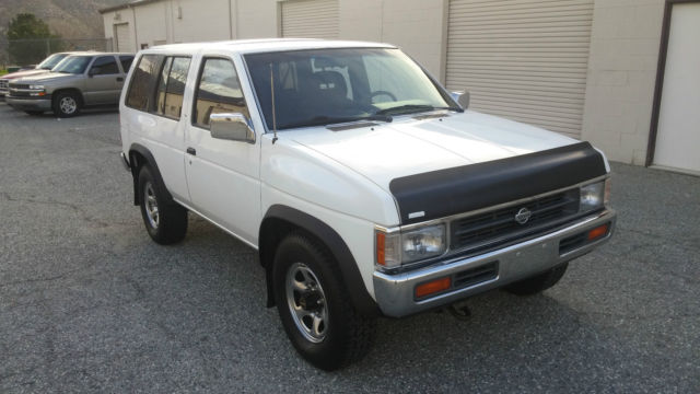 Super Clean SUV 4x4! Loaded SE Package! 1993 Nissan Pathfinder SE