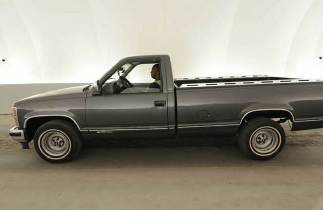1992 Chevrolet Silverado 1500 C1500 2dr Standard Cab LB - photo 3