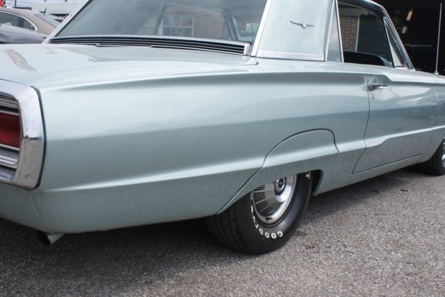 1964 Ford Thunderbird - photo 2