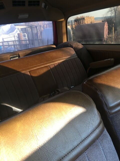 1984 GMC Suburban - photo 10