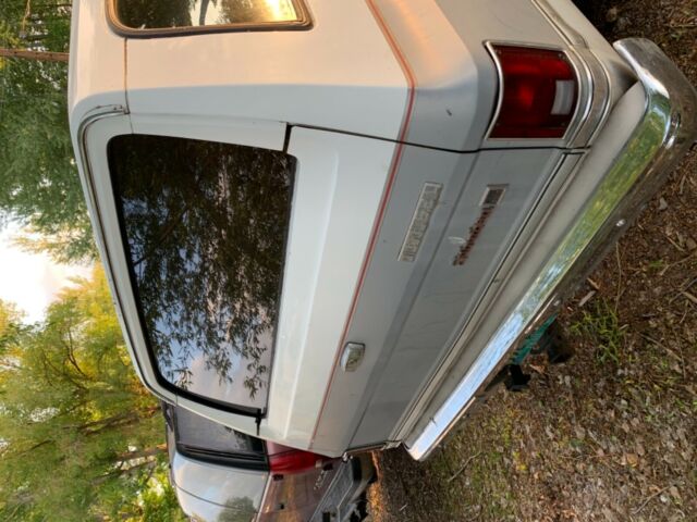 1984 GMC Suburban - photo 2