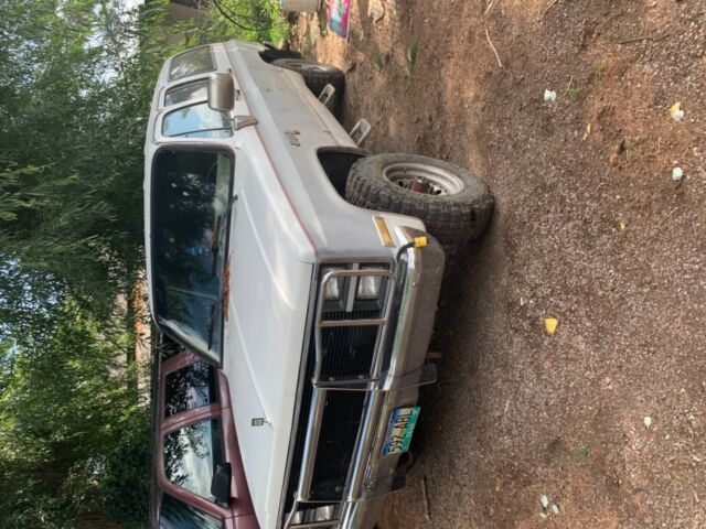 1984 GMC Suburban - photo 4