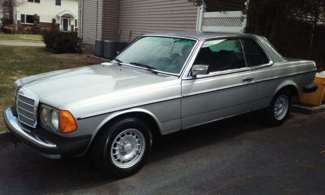 1982 Mercedes-Benz 300-Series - photo 3