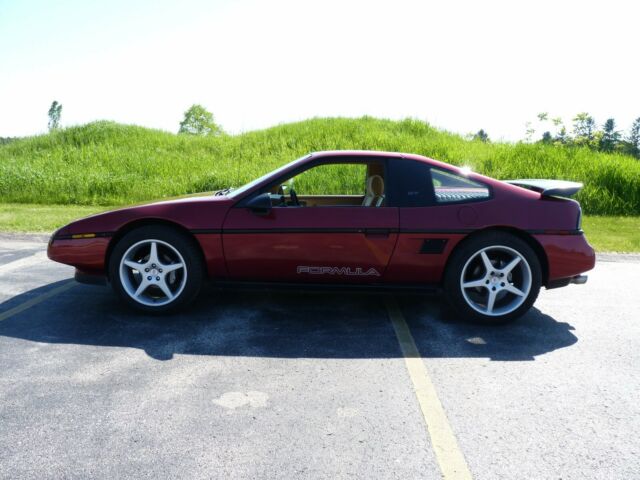 1988 Pontiac Fiero - photo 2