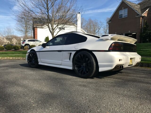 1987 Pontiac Fiero - photo 3