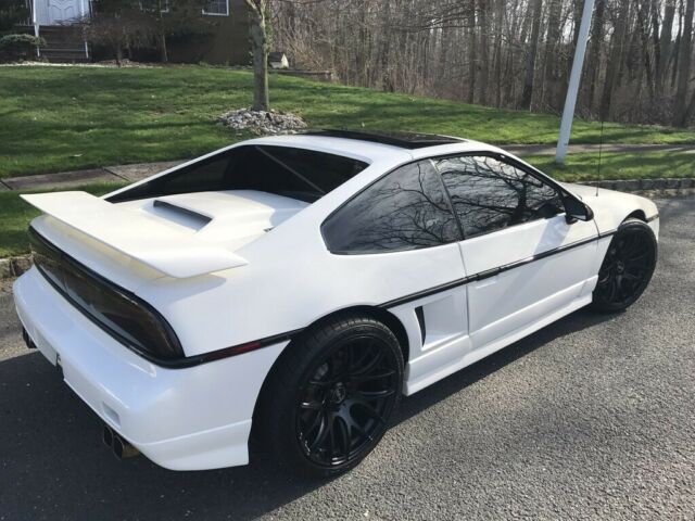 1987 Pontiac Fiero - photo 4