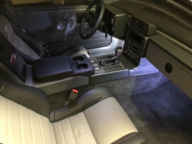 1987 Pontiac Fiero - photo 8