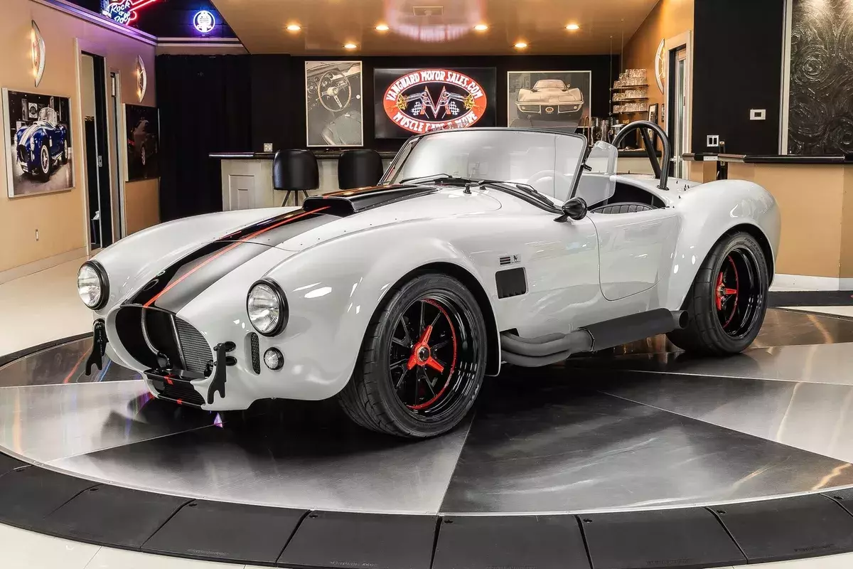 Superformance! 7.3L Godzilla V8 w/ EFI (660hp) T56 Magnum 6-Speed, Blackout Pkg 1965 Shelby Cobra Superformance