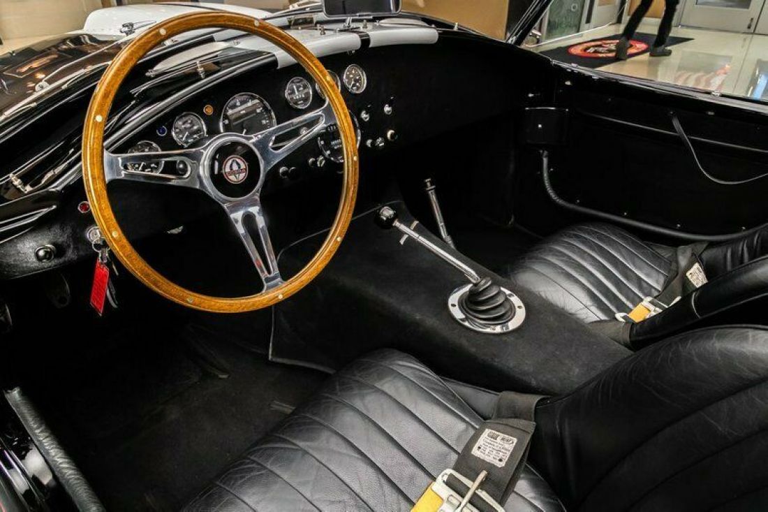 1965 Shelby Cobra Superformance - photo 2