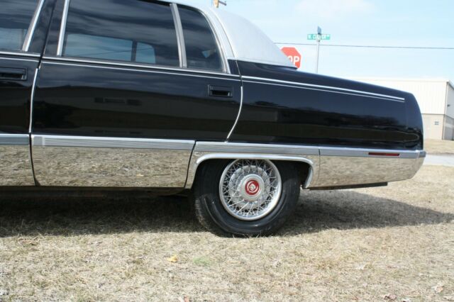1993 Cadillac Fleetwood 79K LIMO ALL BLACK DUAL AC 9 PASSENGER - photo 2
