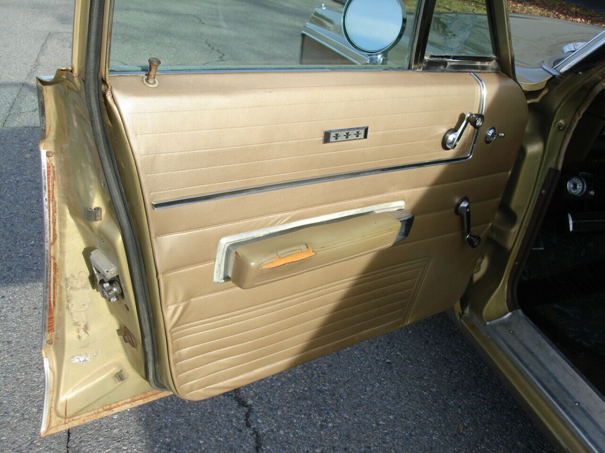 1968 Chrysler Town & Country - photo 12