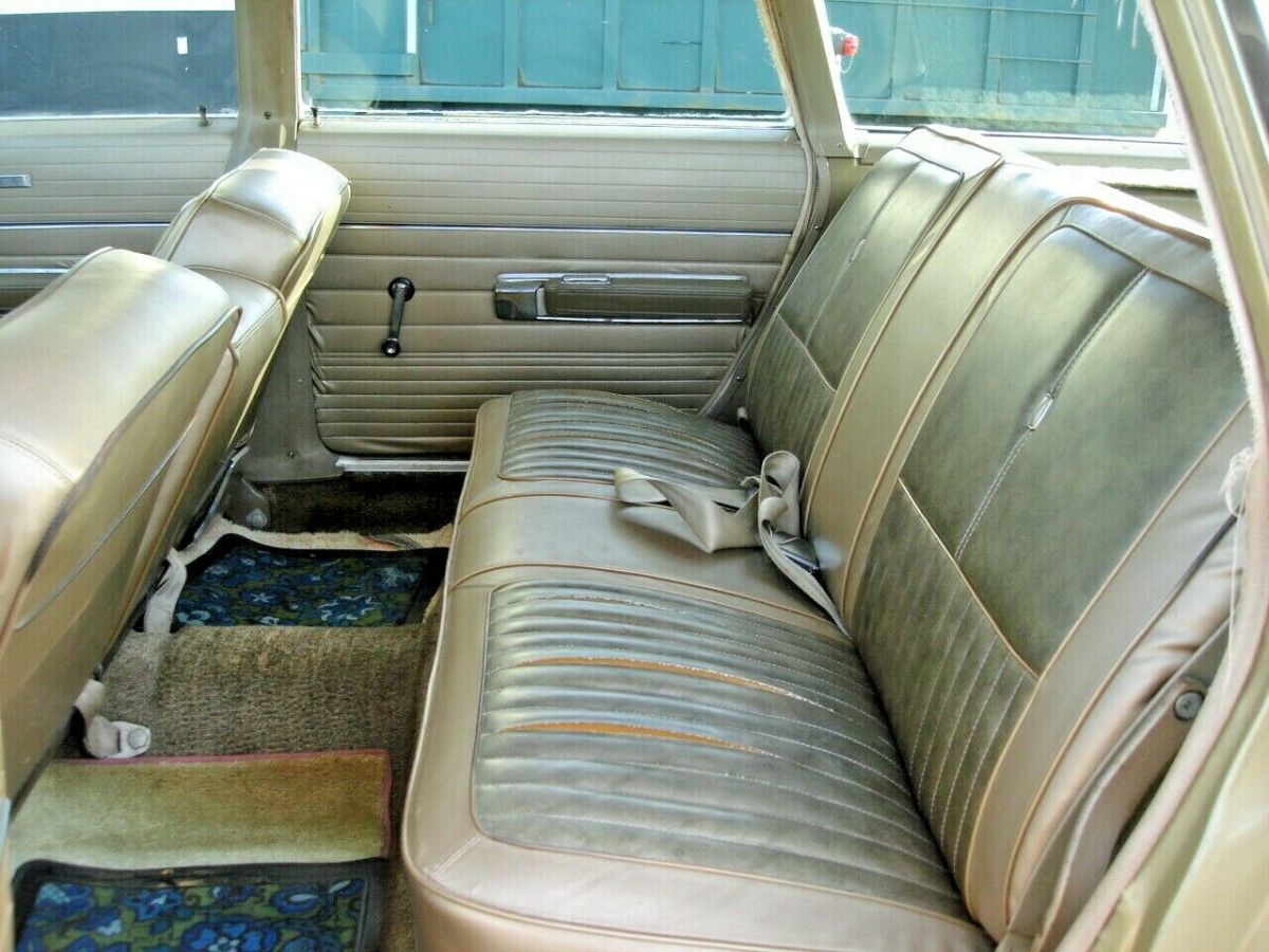 1968 Chrysler Town & Country - photo 9