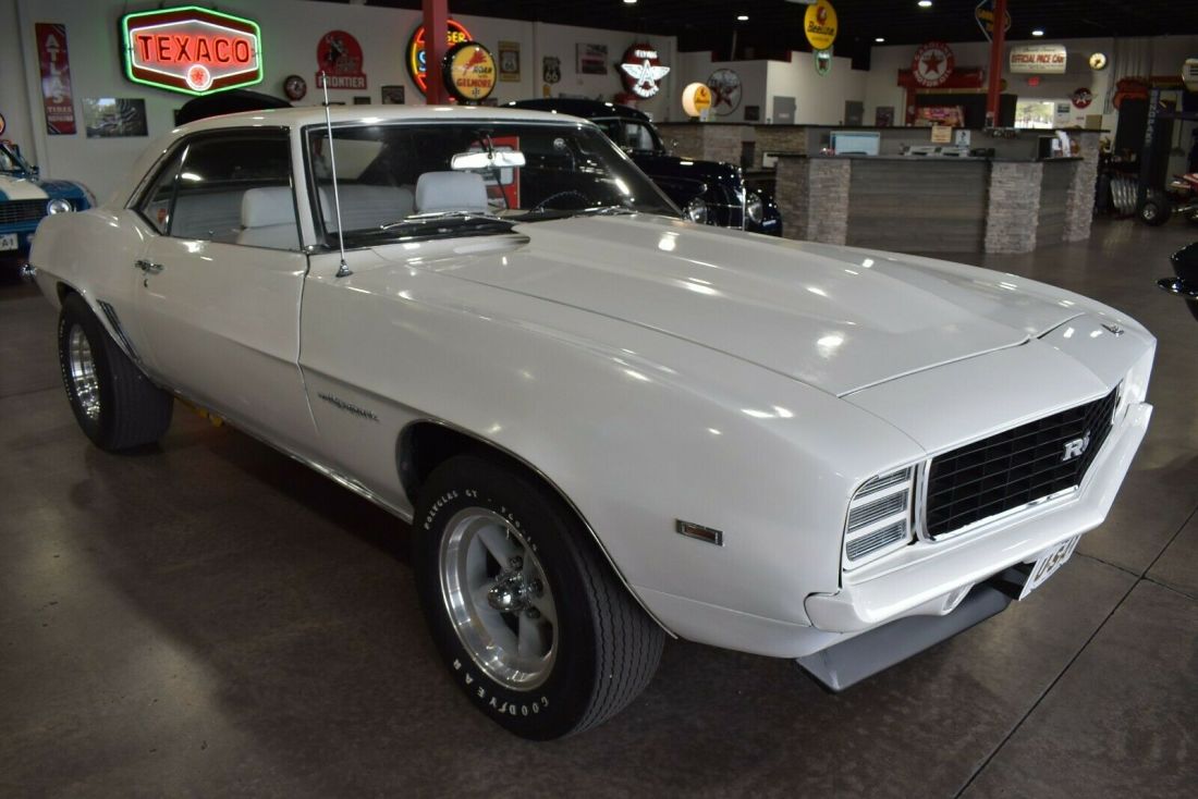 1969 Chevrolet Camaro RS - photo 2