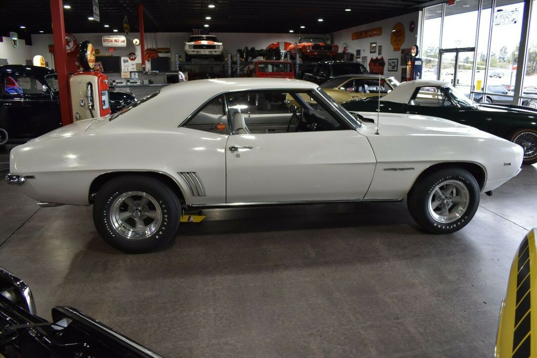1969 Chevrolet Camaro RS - photo 9