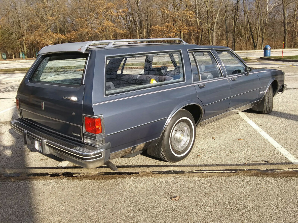 Survivor 1984 Oldsmobile Custom Cruiser Station Wagon 1984 Oldsmobile Custom Cruiser Station Wagon