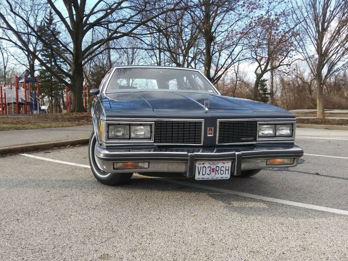 1984 Oldsmobile Custom Cruiser Station Wagon - photo 3