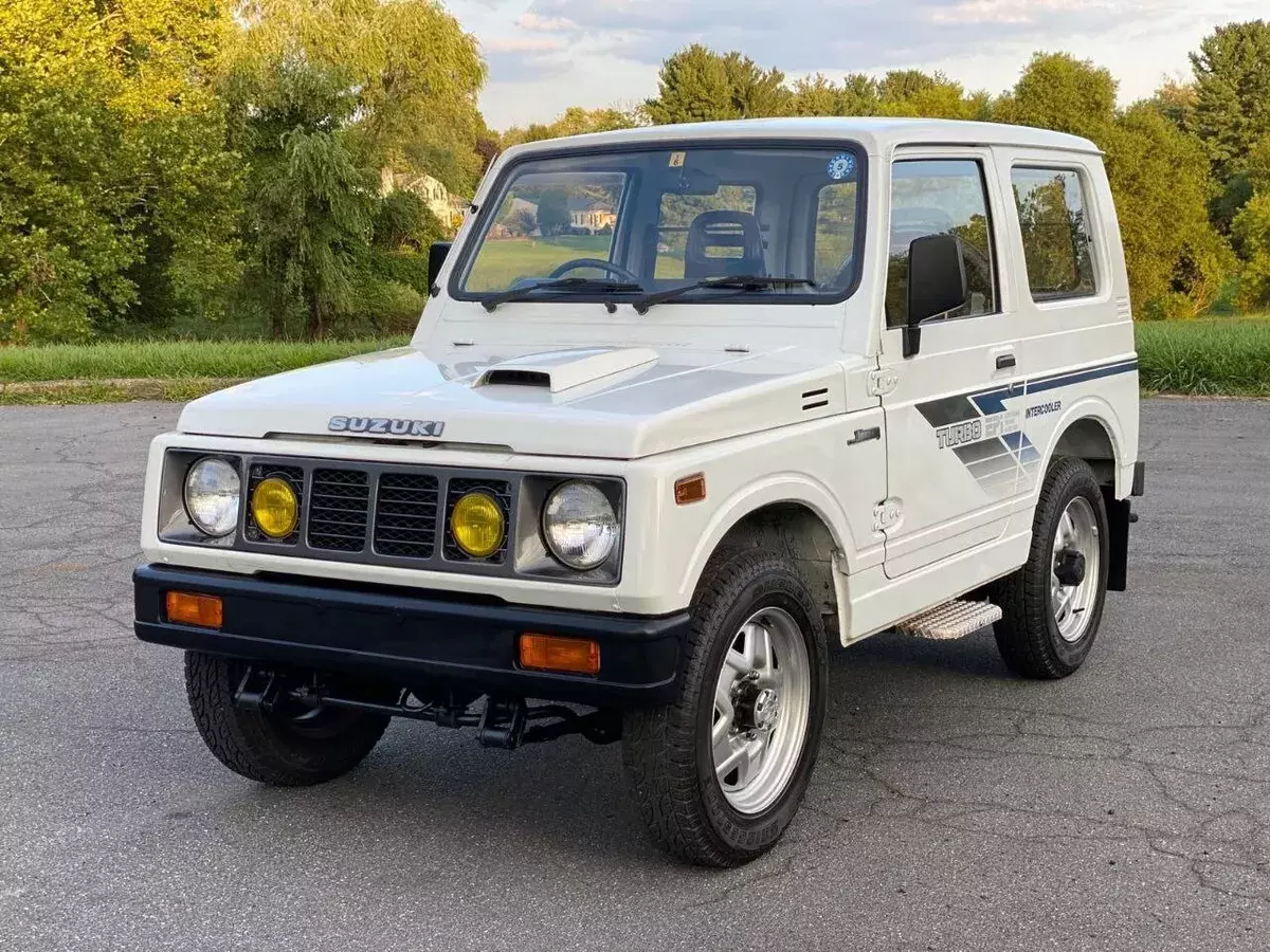 SUZUKI JIMNY SAMURAI TURBO 5-SPEED MANUAL EXTREMELY CLEAN RUNS DRIVES LIKE NEW 1988 Suzuki Samurai 4WD 4X4 NO RUST SOLID FRAME RUNS LIKE NEW NO RESERVE