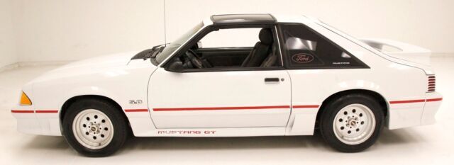 1987 Ford Mustang GT - photo 2