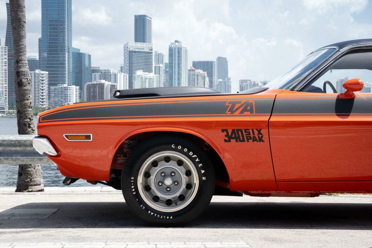 1970 Dodge Challenger T/A 340 Six Pack - 4 Speed Manual - 33 Miles - photo 5