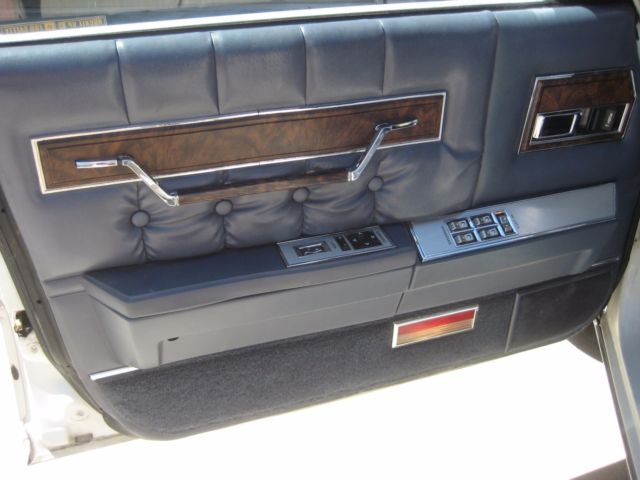 1986 Chrysler New Yorker Base Sedan 4-Door - photo 10