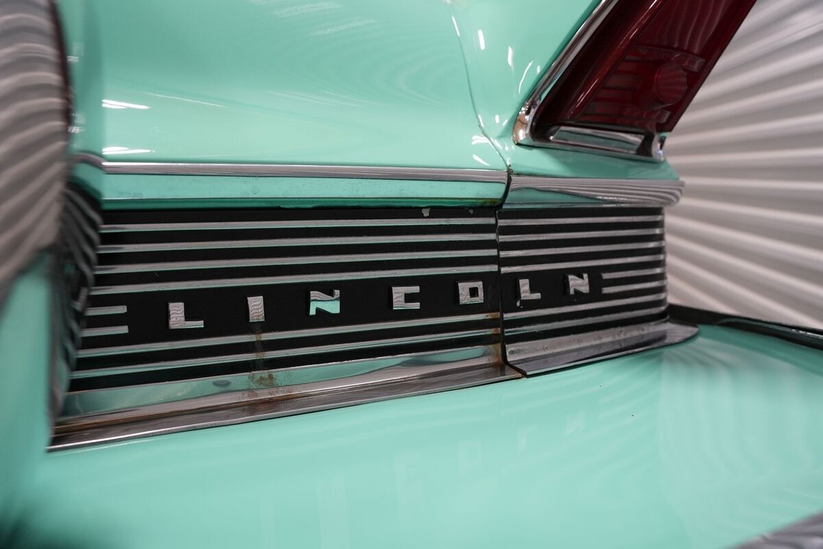 1957 Lincoln Premiere - photo 8