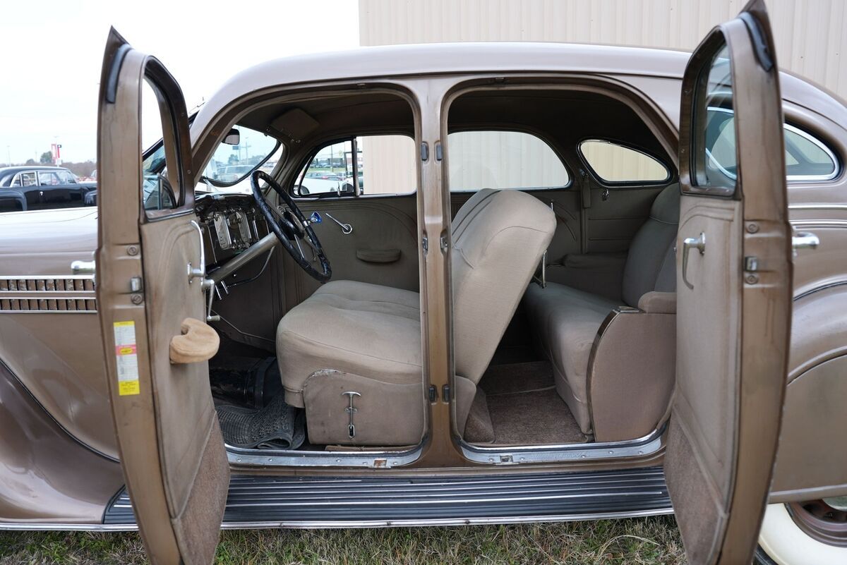 1936 Chrysler Airflow Imperial Sedan - photo 12