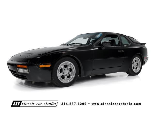 The car has just had service completed and is ready for the next owner to enjoy! 1986 Porsche 944